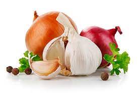 Onion and garlic is one of the causes of bad breath-best dentist in Hisar for gums treatment